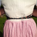 Falsch – Schürze zu fest gebunden