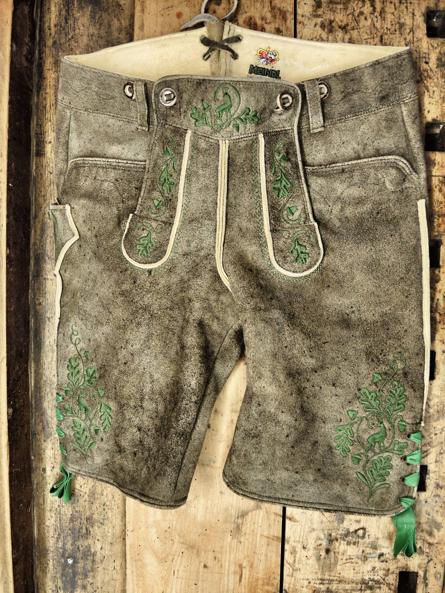Hirschlederhose patiniert