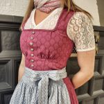 Dirndl 145 Bluse 40